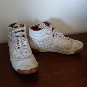 White Reebok high tops 🔥Limited time offer🔥